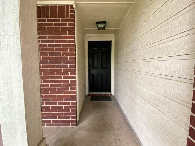 Building Photo - 2402 Hallie Ln