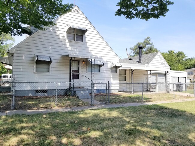 Building Photo - 2600 W Douglas Ave