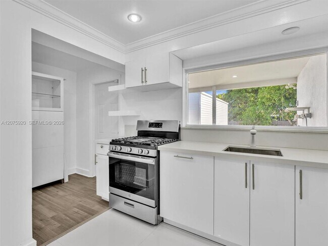 Foto del edificio - 1647 NE 146th St