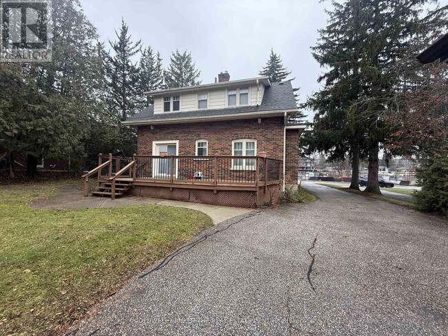 Photo du bâtiment - 29 Bolton Ave