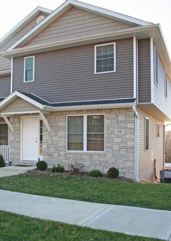 Foto del edificio - Available July 28th, 2026!