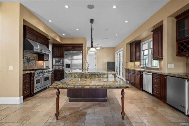 Building Photo - 18 Via Cima