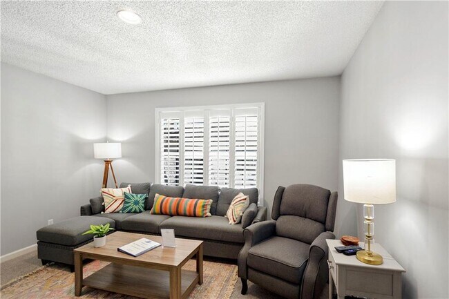Building Photo - 402 W Island Square Dr