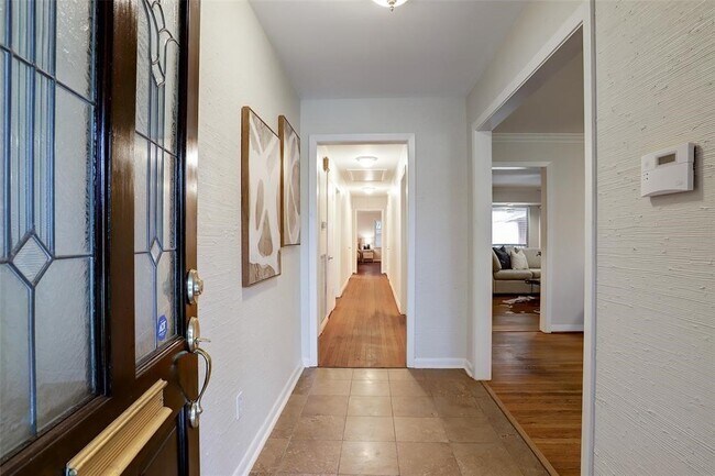 Foto del edificio - 4327 Wigton Dr