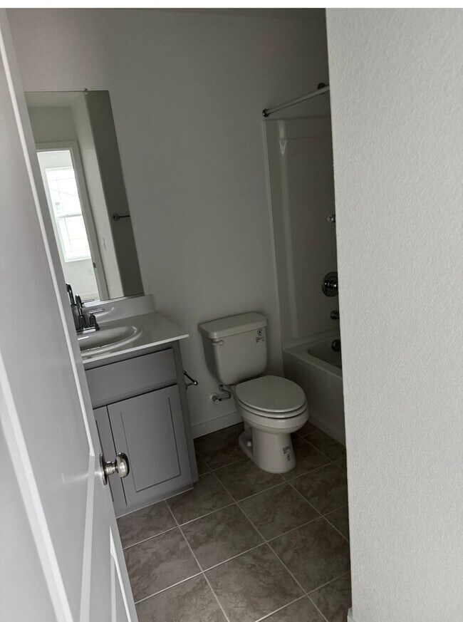 Foto del edificio - Brand-New 3 Bedroom Home in Elk Grove School District