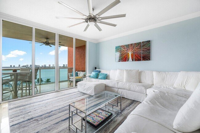 Foto del edificio - 2650 Lake Shore Dr