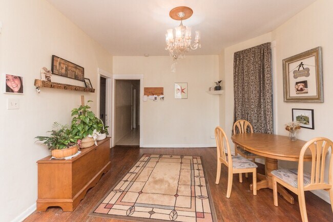 Foto del edificio - 2752 W Logan Blvd