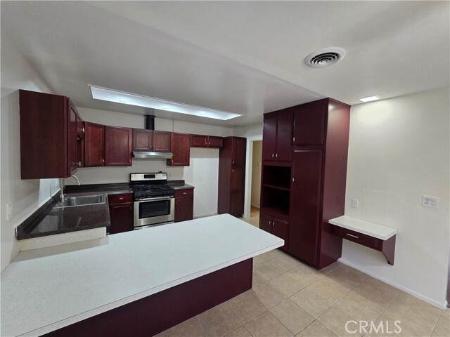 Building Photo - 16572 Delton Cir