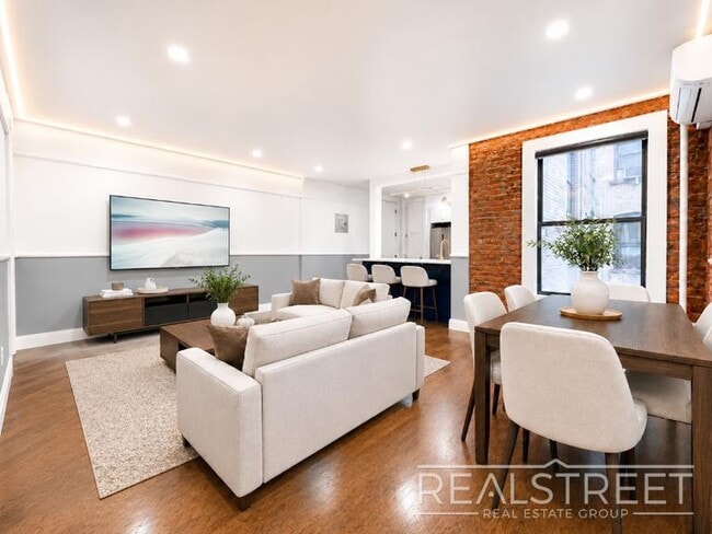 Building Photo - NEWLY RENOVATED 3 BED 2 BATH APT in Brooklyn Heights!