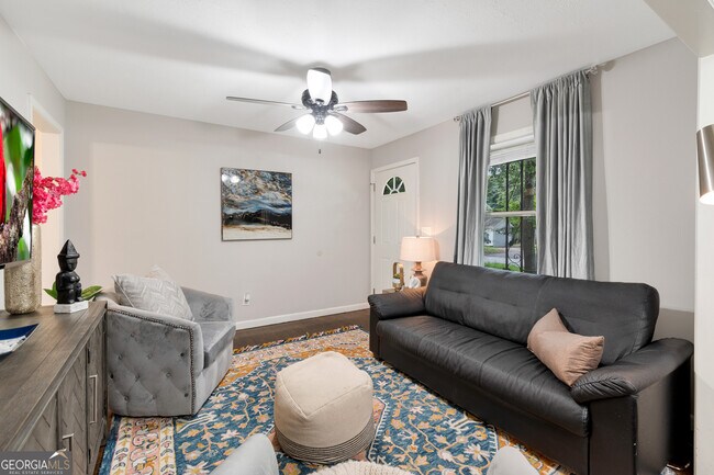 Foto del edificio - 240 Lake Dr