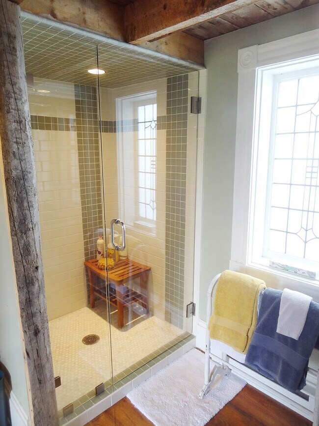 Building Photo - 53 Falls Bridge Rd