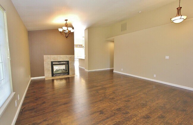 Building Photo - 6488 S Liveoak Pl