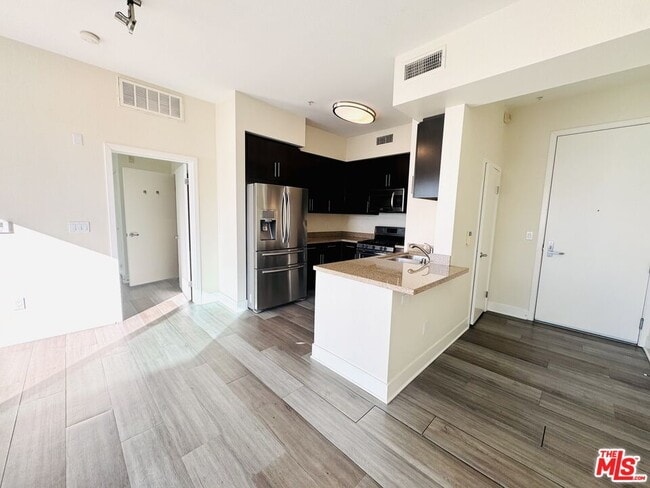 Building Photo - 1241 5th St