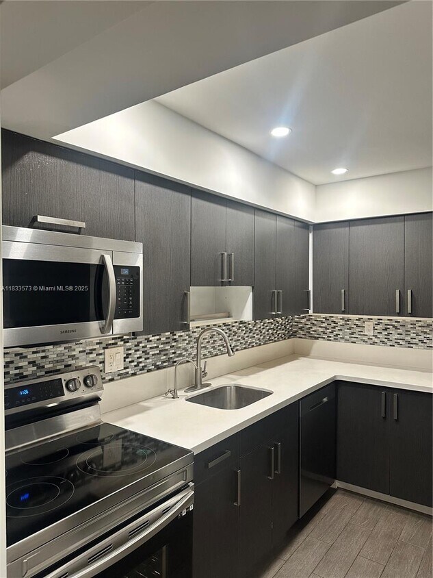 Foto principal - 9449 SW 76th St