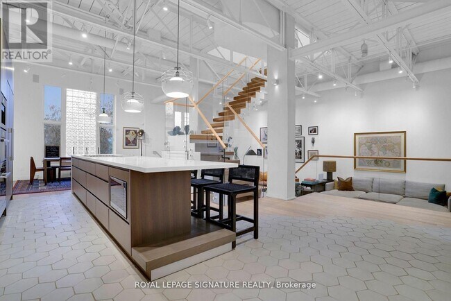 Photo du bâtiment - 676-676 Richmond St W
