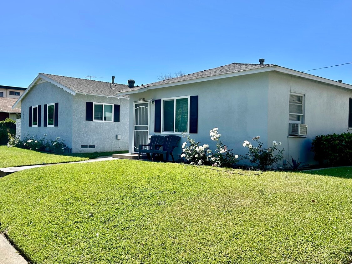 Primary Photo - 1210 W Victory Blvd