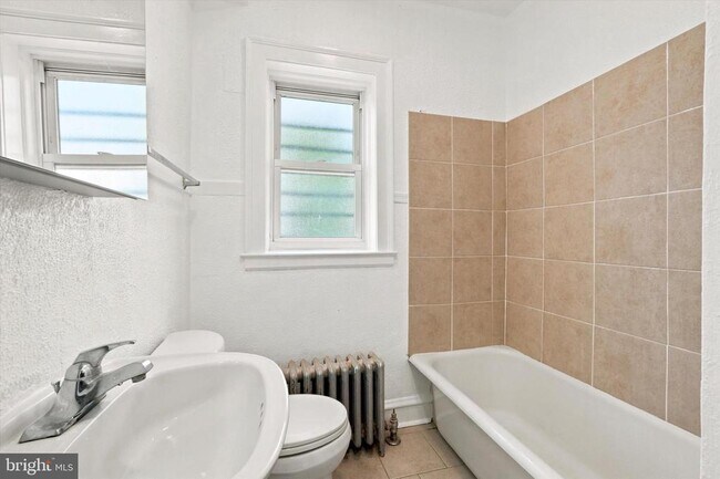 Building Photo - 5548 Ridge Ave