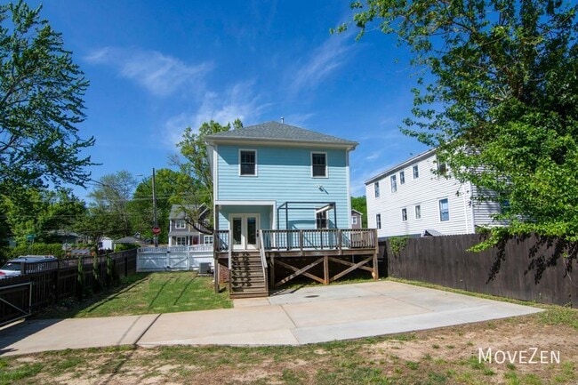 Building Photo - 822 E Lenoir St