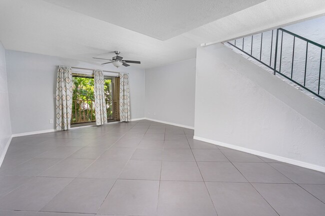 Foto del edificio - Location, Location, Location