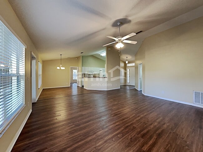 Building Photo - 660 Winding Lake Dr
