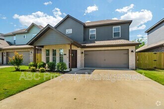 Building Photo - 3207 SW Hillstone Ave