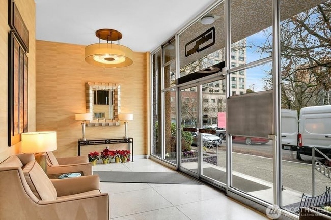 Foto del edificio - 1221 Minor Ave