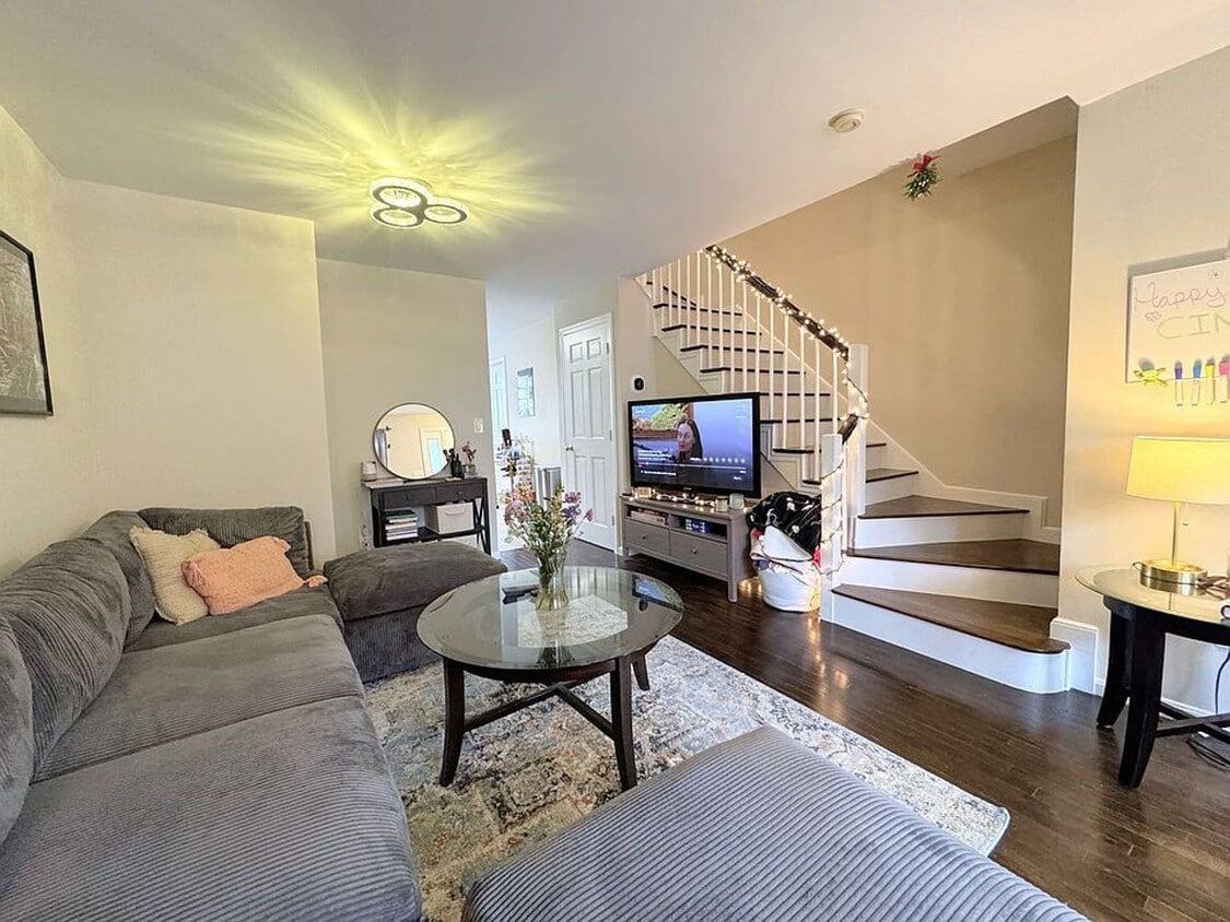 Primary Photo - Modern Townhouse with Garage, Laundry in U...
