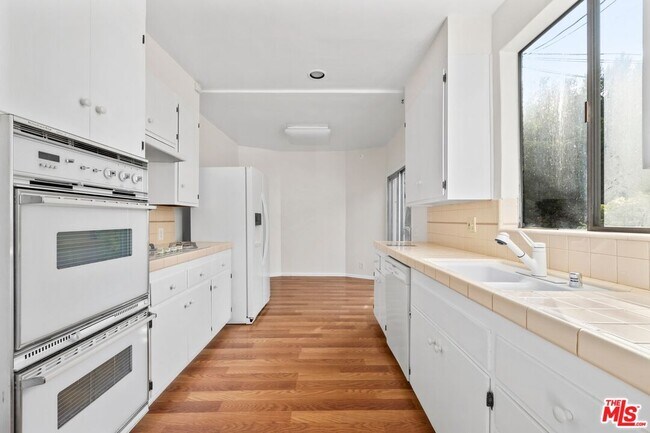 Foto del edificio - 2941 Motor Ave