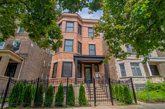 Building Photo - 3720 N Racine Ave