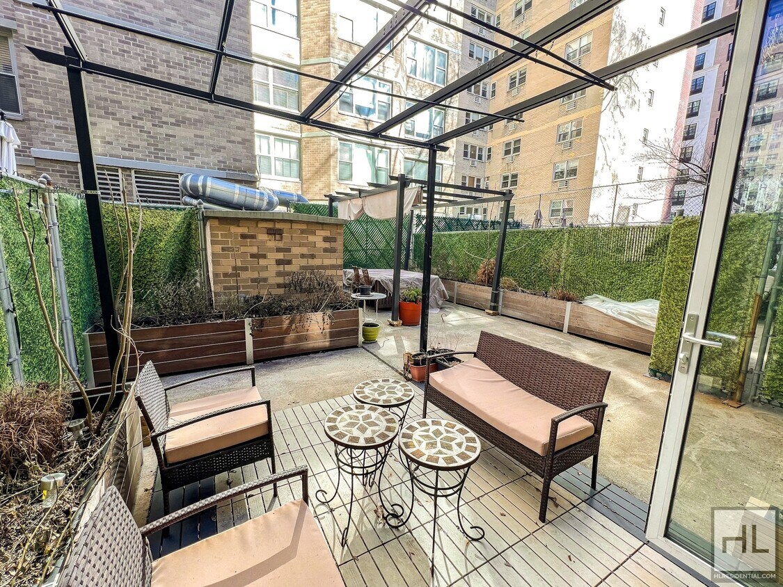 Primary Photo - 435 EAST 85 STREET