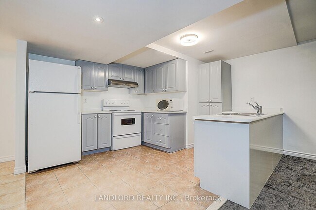 Photo du bâtiment - 8 Wood Dale Rd