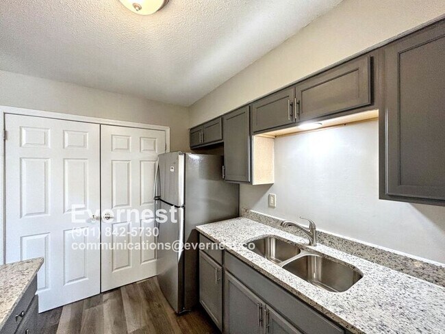 Foto del edificio - 6123 Kensington Cir
