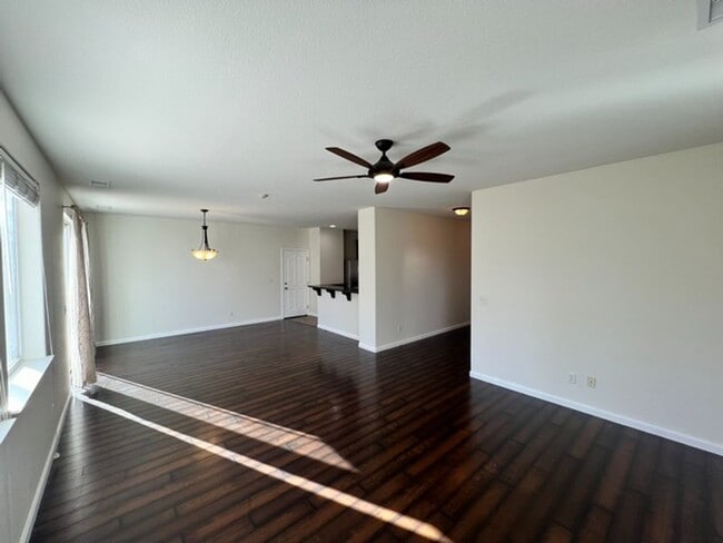Foto del edificio - Four Bedroom South Reno Two Story Home with Washer/Dryer
