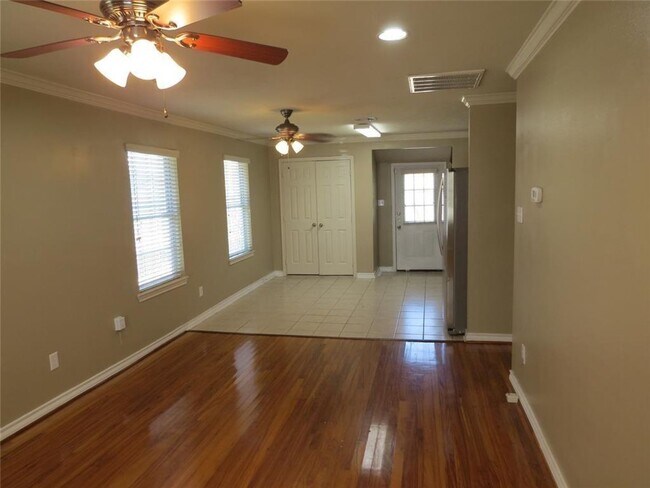 Foto del edificio - 3445 Nathaniel Brown St