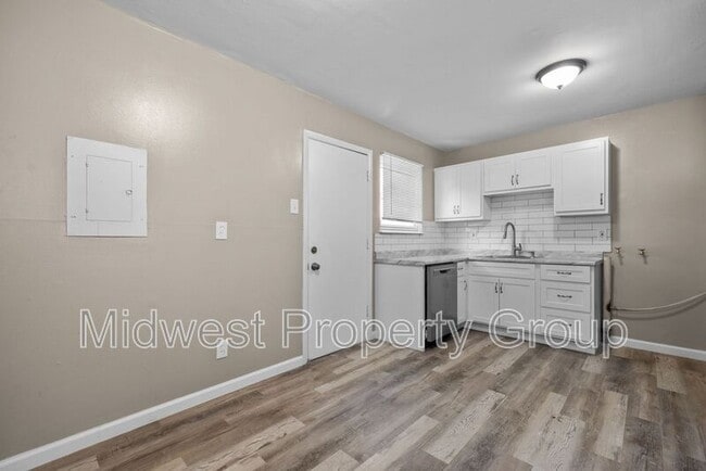 Building Photo - 5 Boles Ave