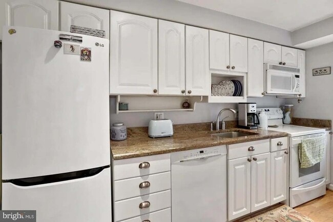 Building Photo - 2210 Washington Ave