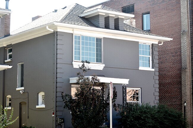 Building Photo - 940 -944 N Downing St