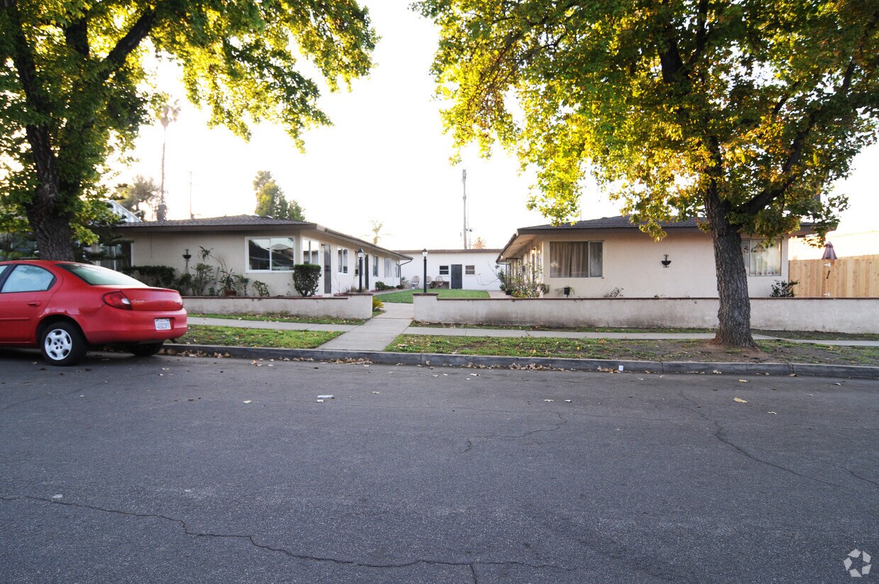 Foto principal - 241 W 8th Ave