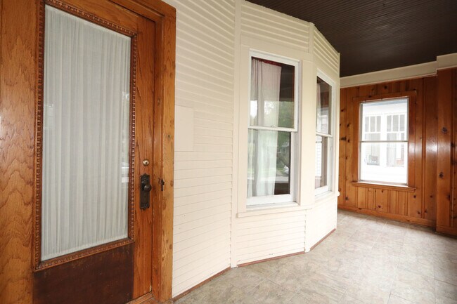 Building Photo - 1010 S Ridgeland Ave