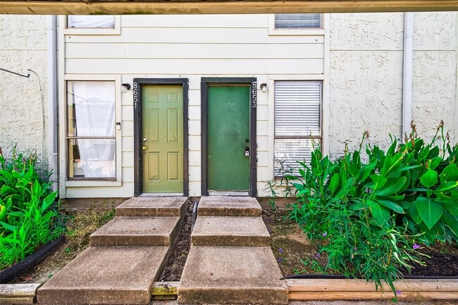 Building Photo - 8653 Village of Fondren