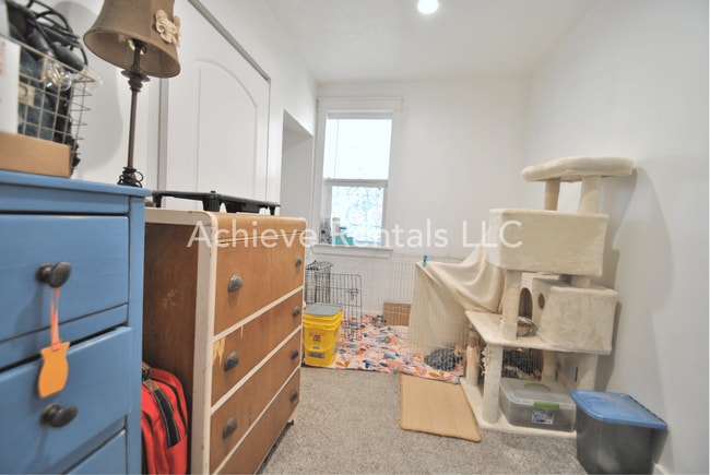 Building Photo - 218 E 500 N