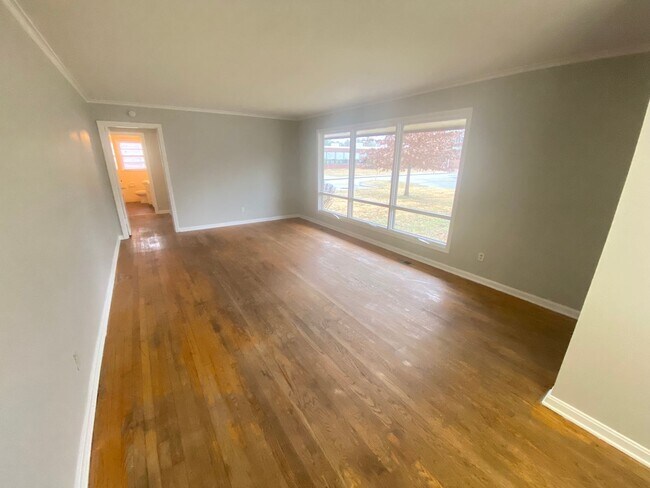 Building Photo - For Lease - 3 Bed, 2 Bath, 1400 sqft Home ...