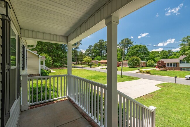 Foto del edificio - Renovated 3 Bedroom ranch on large lot ava...