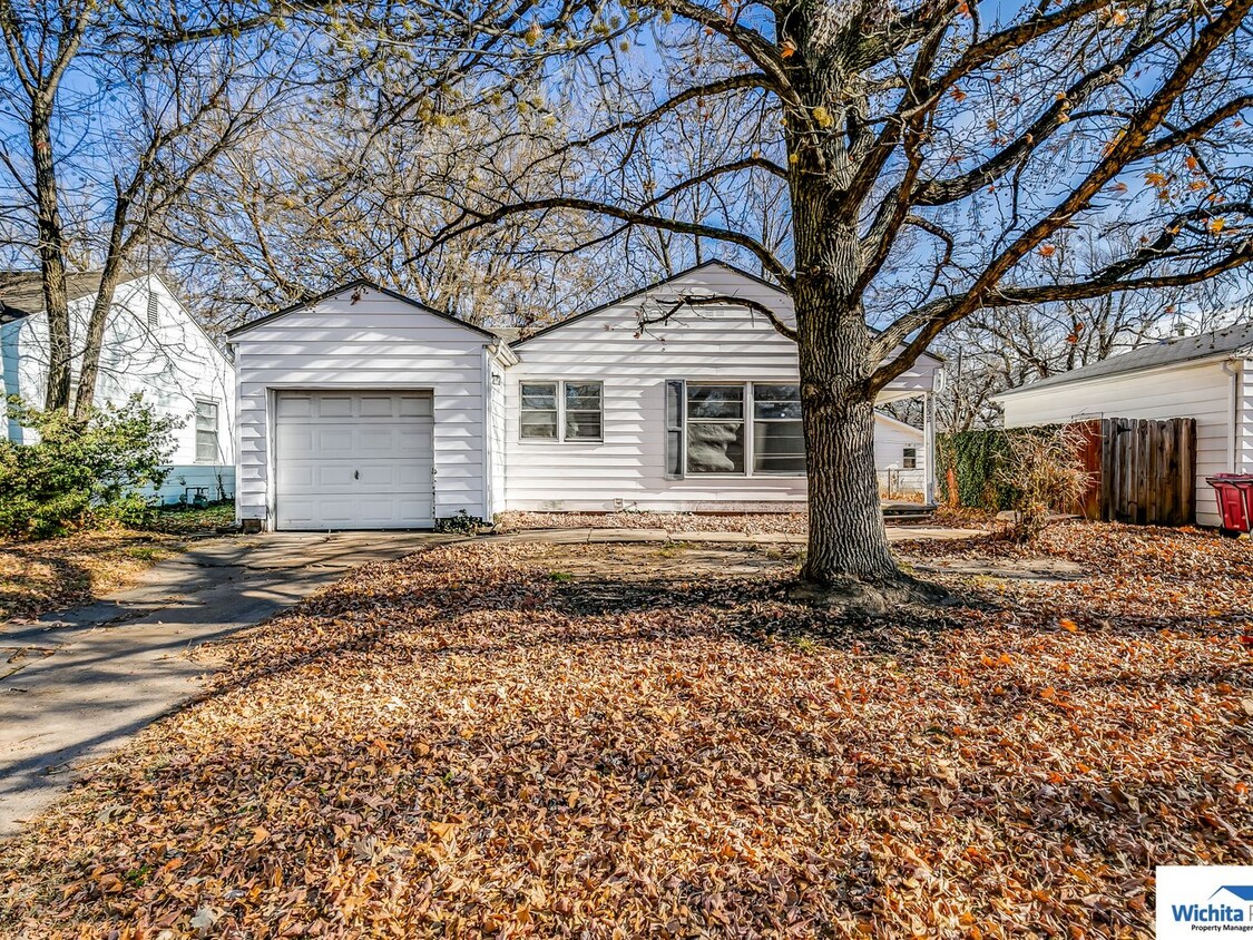 Primary Photo - 2 bedroom house at Lincoln & Oliver