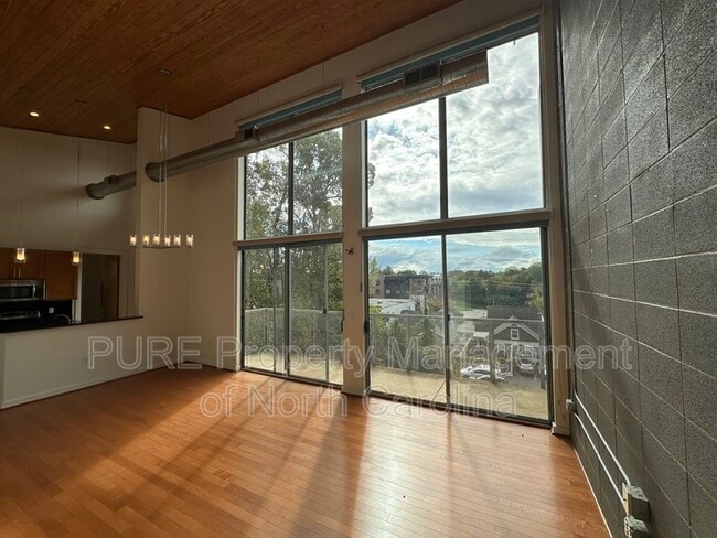 Building Photo - 2116 McClintock Rd