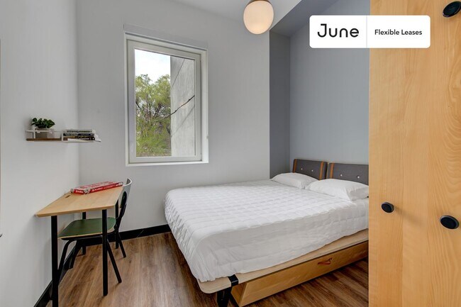 Building Photo - Lovely Private ROOM in Williamsburg