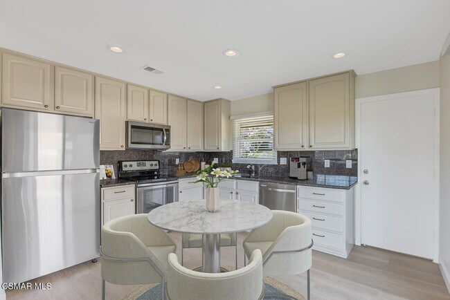 Foto del edificio - 166 Knollwood Dr