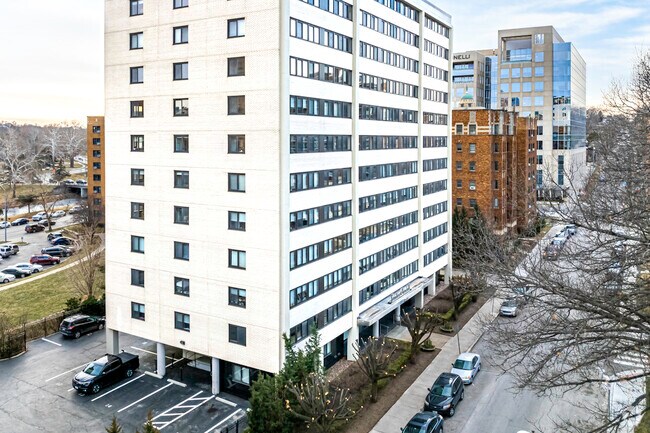 Foto del edificio - Winston Churchill Condominiums