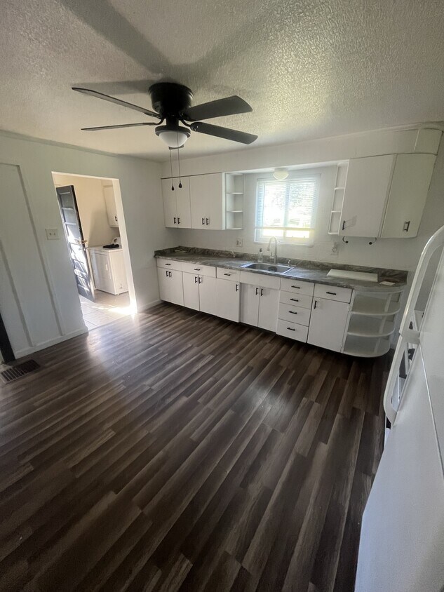 Foto principal - 9125 Pine St