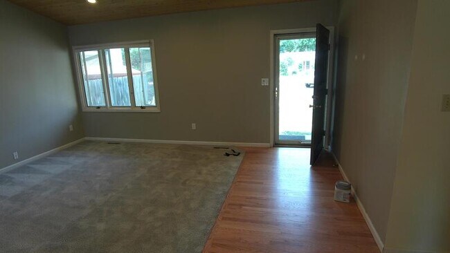 Building Photo - 2718 Balmoral Ct